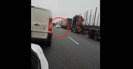 Utworzyli "korytarz życia". Niektórzy polscy kierowcy udowodnili, że są bezmyślni