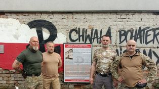 Mural i tablica w Koninie. Upamiętnienie więzienia przy ul. Wodnej