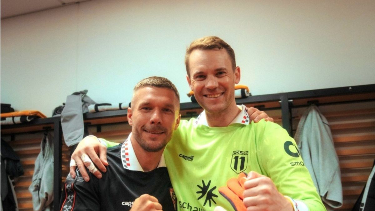 Manuel Neuer po meczu wspólnie z Lukasem Podolskim