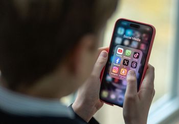 Kraj zakaże mediów społecznościowych dzieciom. "Uwolniliśmy potwora"