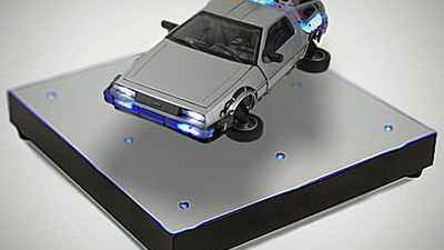 Lewitujący DeLorean i specjalna mata 1