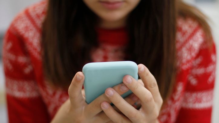 Badania NASK: Nastolatki w sieci spędzają 12 godzin dziennie. Dla większości internet jest jedyną formą spędzania wolnego czasu