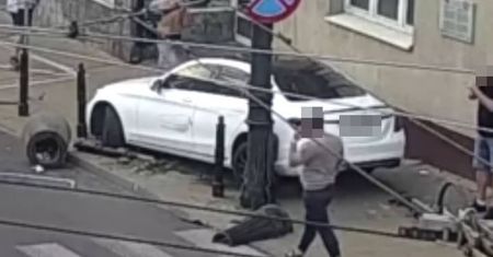 Pijany kierowca staranował sygnalizator w centrum Lublina. 31-latek usłyszał zarzuty po niedzielnym rajdzie [WIDEO]