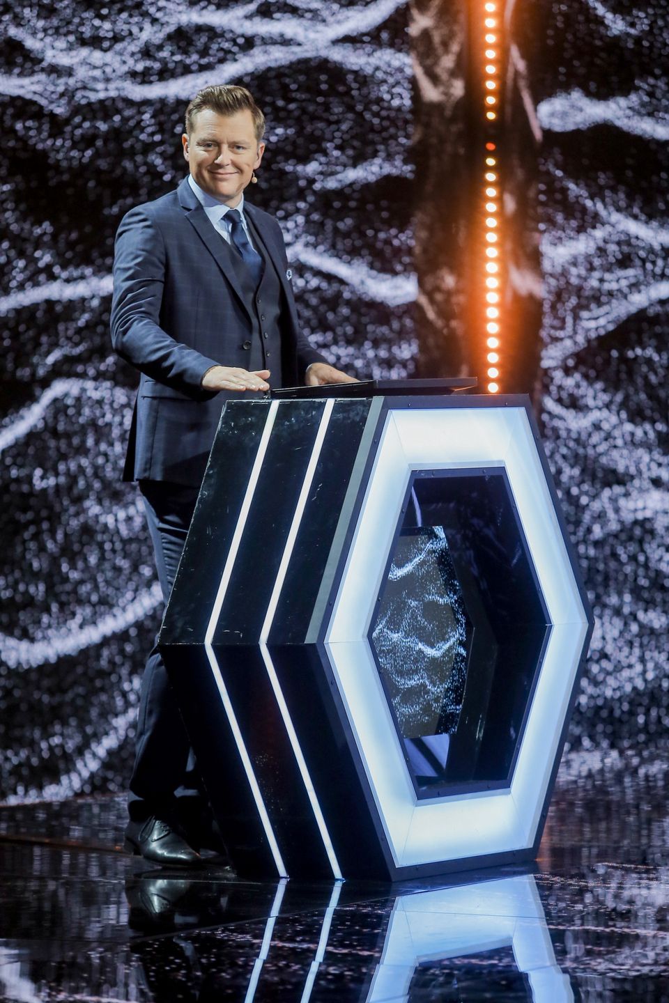Rafał Brzozowski, prowadzący "Jaka to melodia?" 