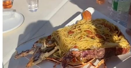We Francji zamówiły makaron. Kiedy kelner przyniósł danie, było za późno