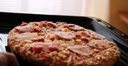 Świetny patent na odgrzanie mrożonej pizzy. Przyda się podczas imprezy