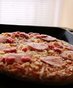 Świetny patent na odgrzanie mrożonej pizzy. Przyda się podczas imprezy