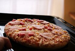 Świetny patent na odgrzanie mrożonej pizzy. Przyda się podczas imprezy