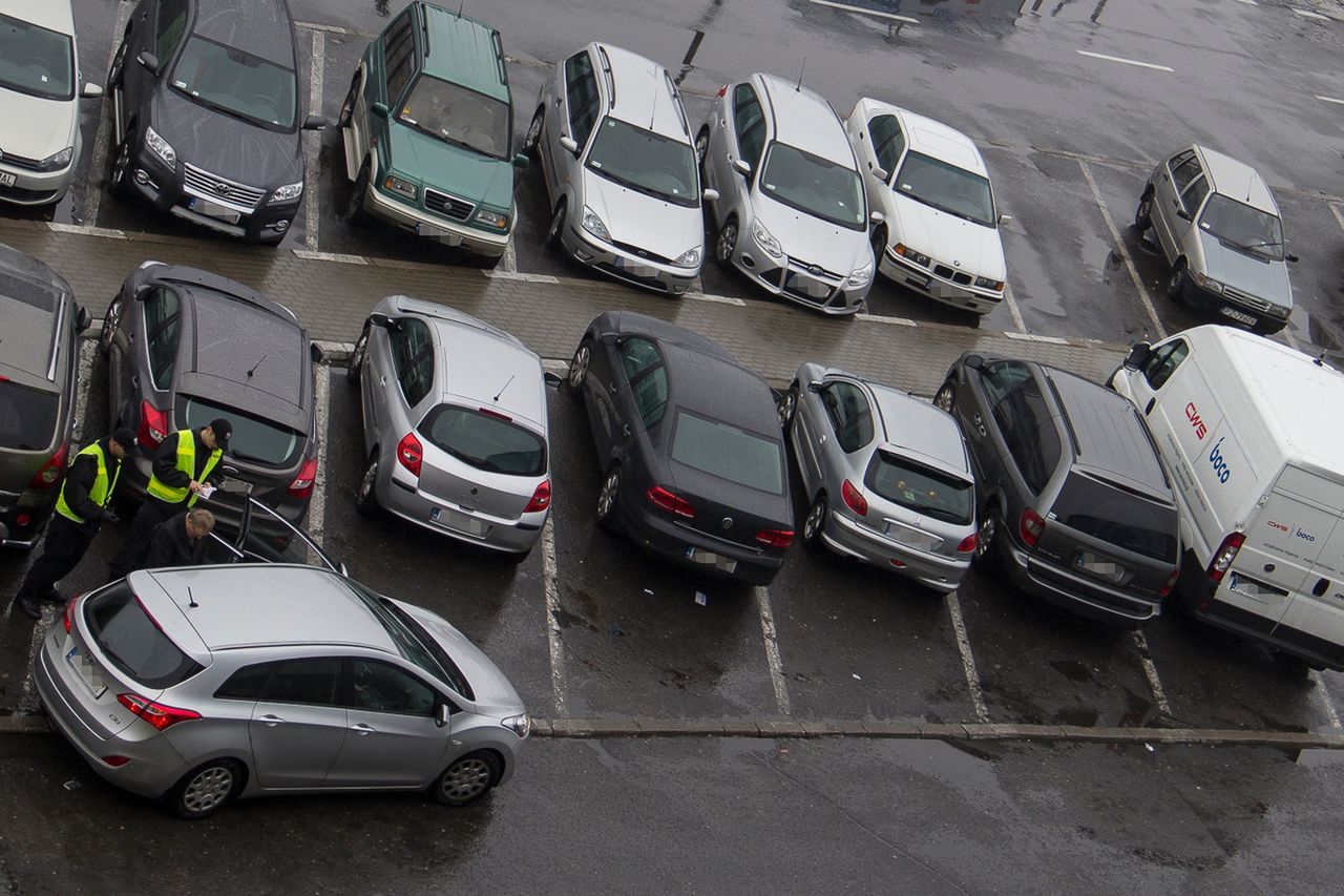 Wyższe opłaty za parkowanie dla SUV-ów? Paryż rozważa nietypowe zmiany