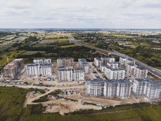 Mieszkanie bez wkładu własnego to "niedźwiedzia przysługa" dla młodych. Będą problemy ze spłatą kredytów?