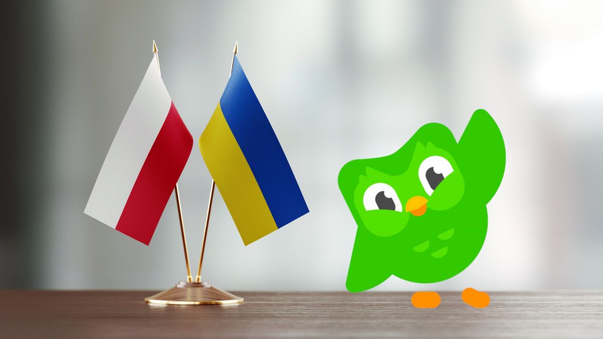 Małe flagi Polski i Ukrainy
