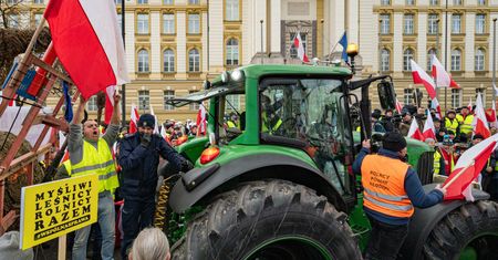 Rolnicy okrążą miasta. "Za to, że nas gazowano i zbito"