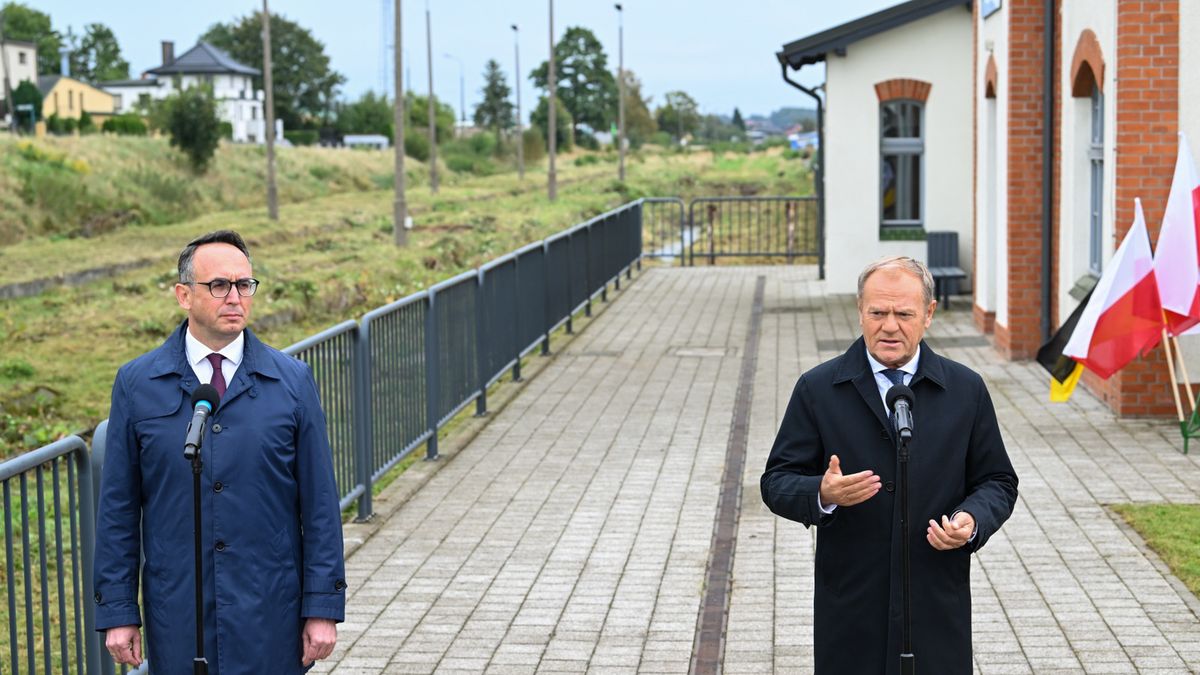 Donald Tusk i minister Dariusz Klimczak, konferencja 22 września