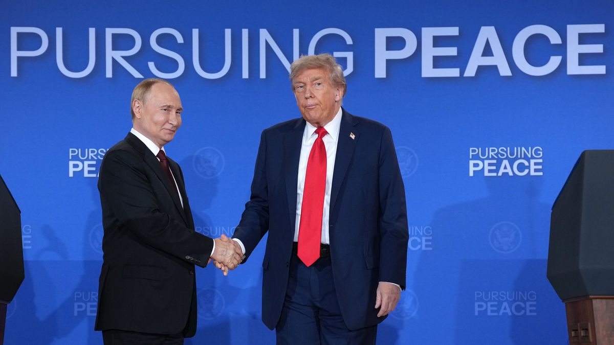 ANCHORAGE, ALASKA - AUGUST 15: U.S. President Donald Trump (R) and Russian President Vladimir Putin shake hands at the end of a press conference at Joint Base Elmendorf-Richardson on August 15, 2025 in Anchorage, Alaska. The two leaders are meeting for peace talks aimed at ending the war in Ukraine. (Photo by Andrew Harnik/Getty Images)