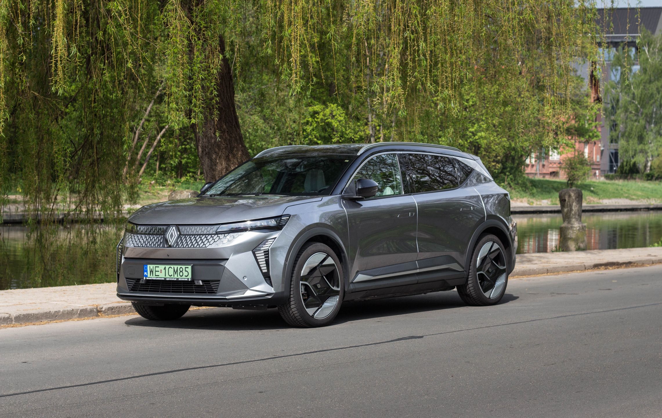 Renault Scenic E-Tech iconic long range