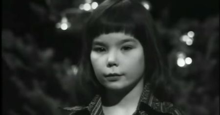 Wyciekło stare nagranie. Wielka gwiazda miała tu 11 lat. Poznajecie?