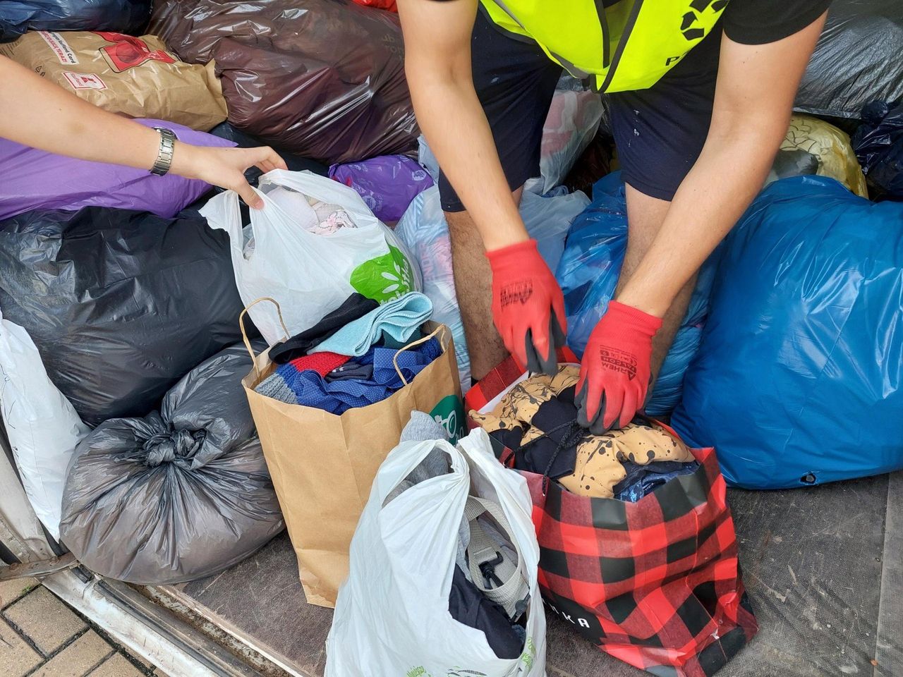 Lublin: Czwarta mobilna zbiórka odpadów tekstylnych była rekordowa. "Bardzo szalony dzień"