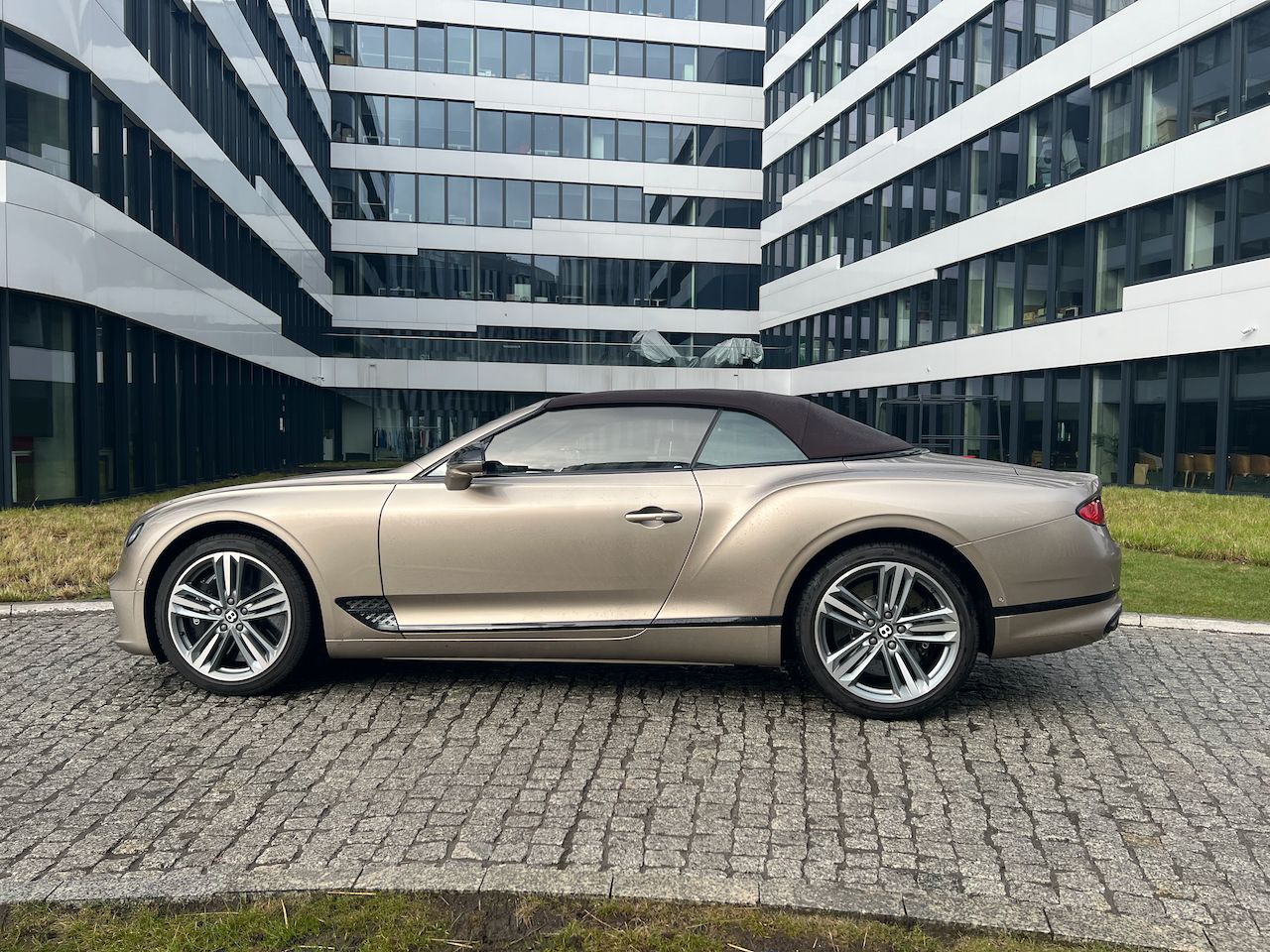 Bentley GTC Mulliner W12