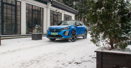 Test: Peugeot e-2008 po liftingu doczekał się zmian nie tam, gdzie potrzeba
