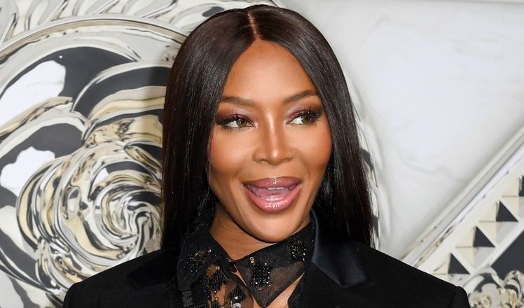 Naomi Campbell pokazała córkę na okładce "Vogue'a"