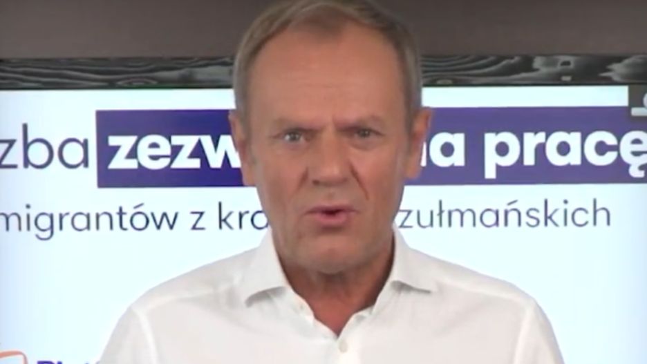 Donald Tusk ponownie uderza w politykę migracyjną PiS