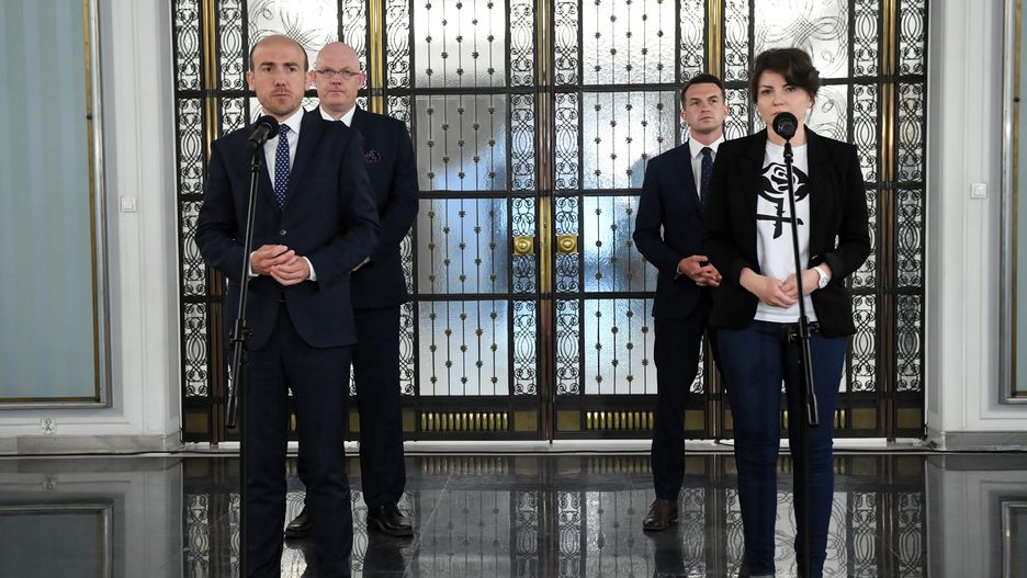 Koronawirus w Polsce. "Założę maseczkę, bo ze Śląska". KO składa wniosek do komisji etyki