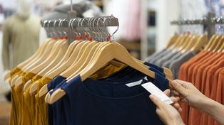 Polska marka odzieżowa znika z galerii handlowych. "Poddajemy się"