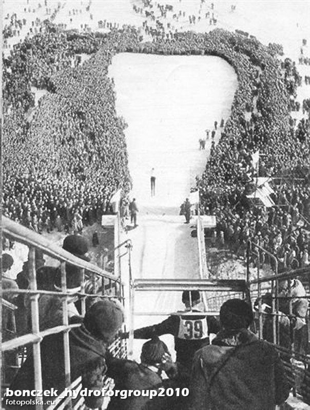 Były czasy, gdy to naprawdę działało - skoczek przed zjazdem, publiczność wstrzymująca dech na dole (Fotopolska)