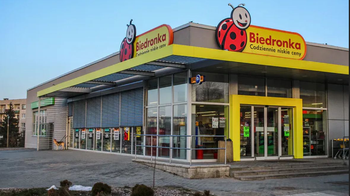 Biedronka kusi promocjami