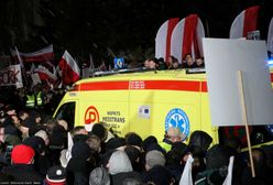 "Coś się stało. Pogotowie". Zamieszanie na Proteście Wolnych Polaków