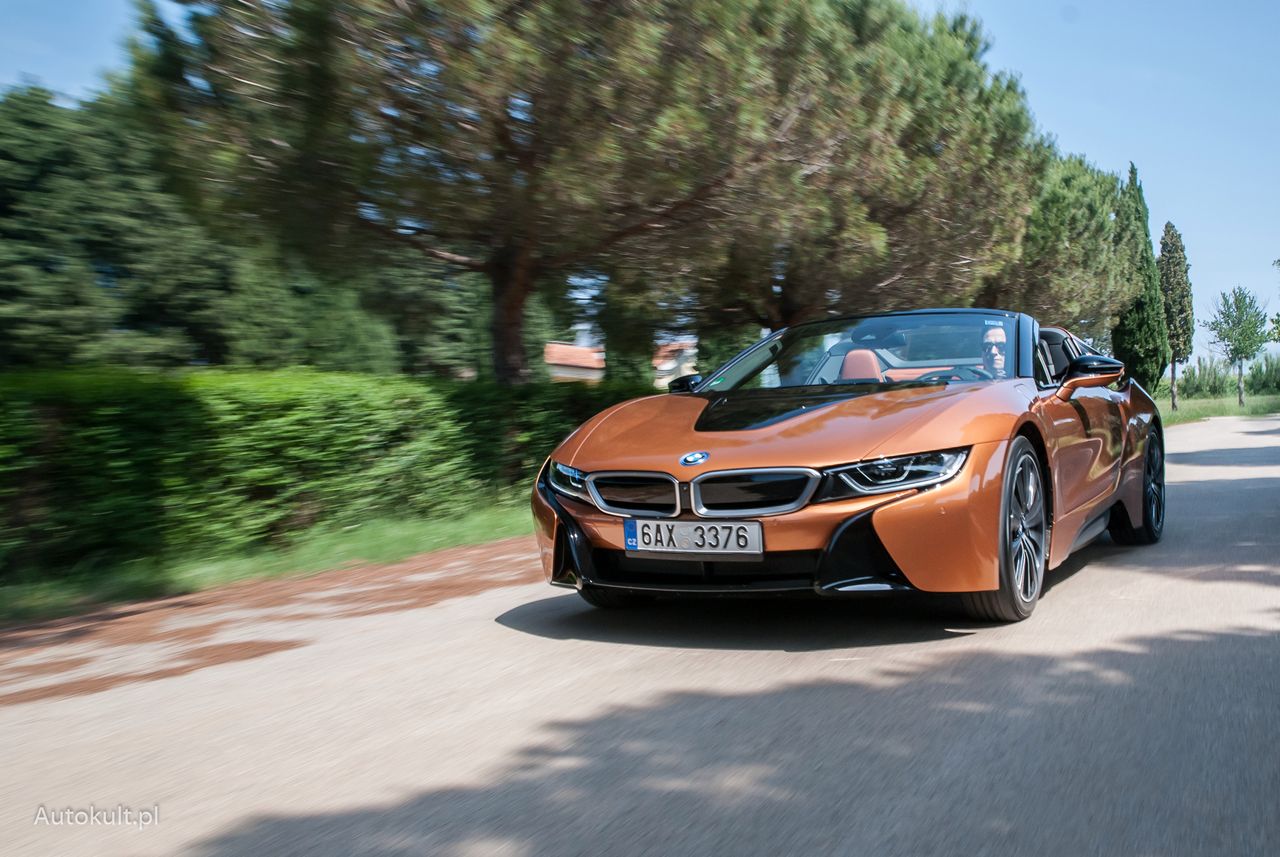 BMW i8 nadal prezentuje się zjawiskowo. Apetyt rośnie zwłaszcza w wersji Roadster