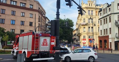 Zderzenie skody z toyotą w centrum Lublina. Dwie osoby zostały poszkodowane