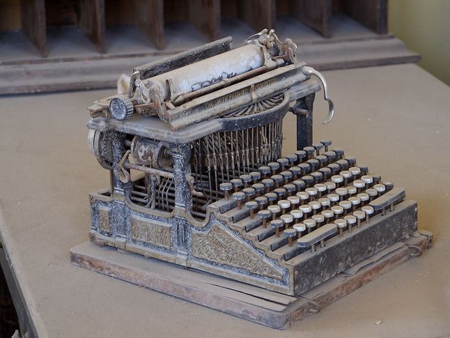 Jedna z pierwszych maszyn do pisania, ok. 1889