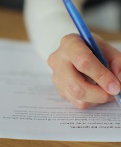 Matura 2025. Co można mieć przy sobie na egzaminie z angielskiego? Dozwolone przedmioty