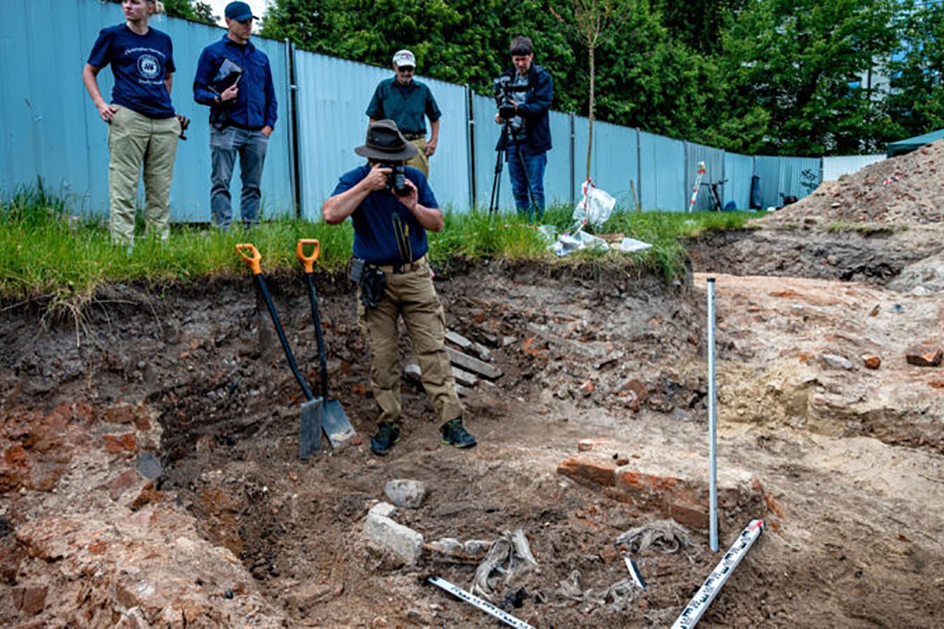 Badania archeologiczne są prowadzone na terenie dawnej kamienicy przy ul. Miłej 18/Muranowskiej 39. W czasie powstania w getcie miała tu siedzibę Żydowska Organizacja Bojowa 