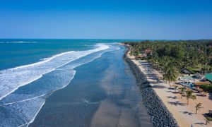 Niedoceniany afrykański raj. W listopadzie 30 st. C i słońce