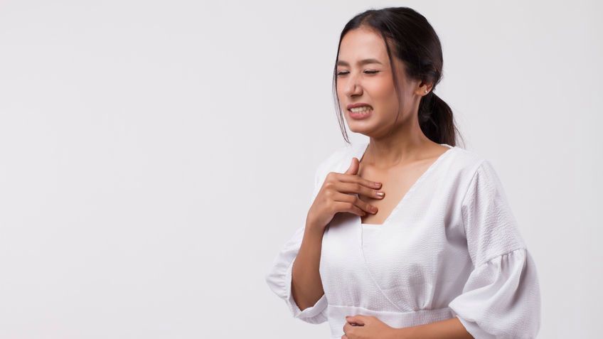 Ból w klatce piersiowej przy przełykaniu nie jest chorobą, a objawem pewnych zaburzeń i schorzeń.