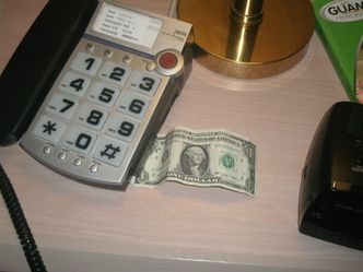 Hotelowy magnat apeluje do gości o napiwki, aby zatrzymać pracowników