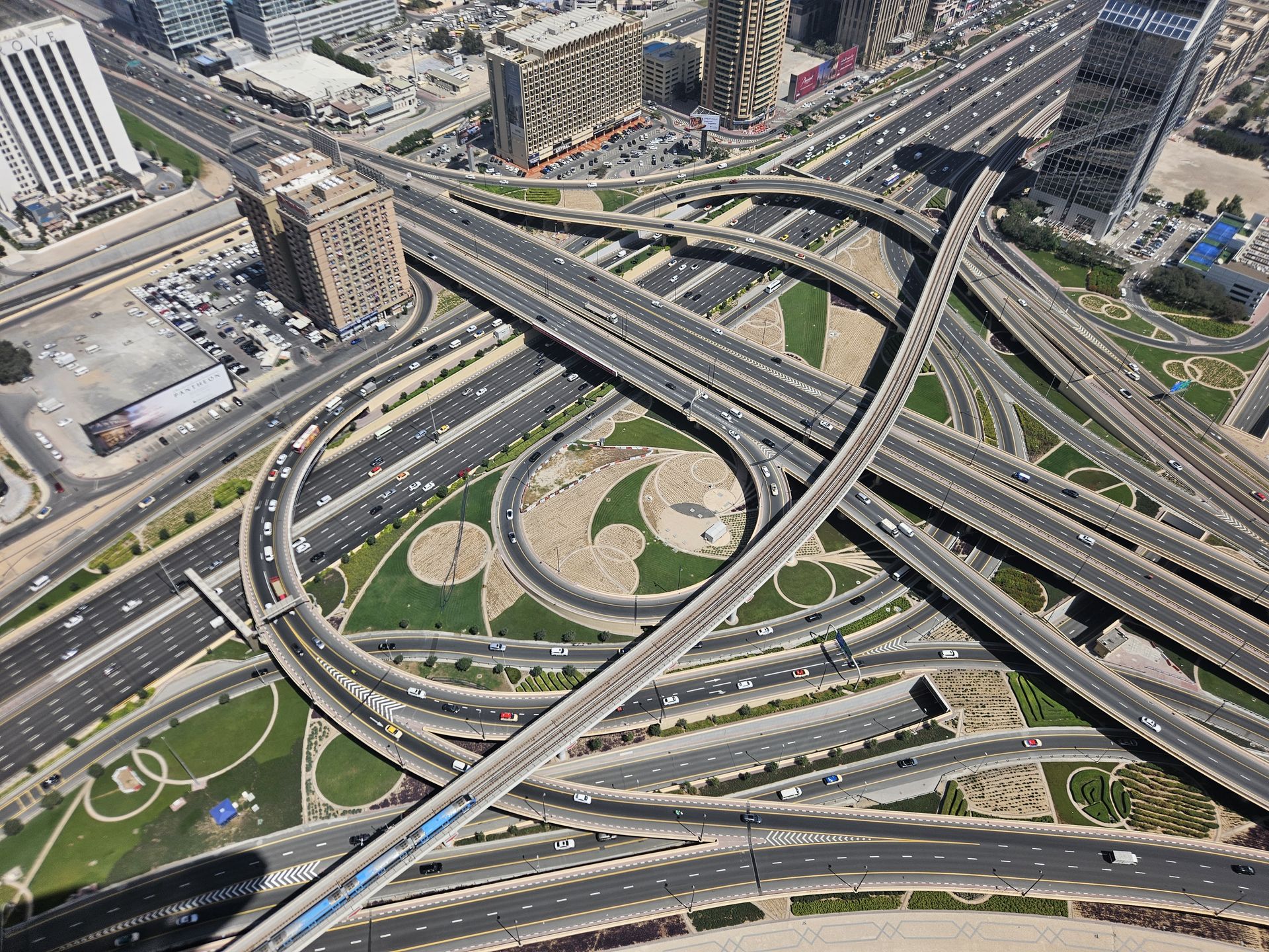 Z tarasu możemy zobaczyć panoramę całego Dubaju