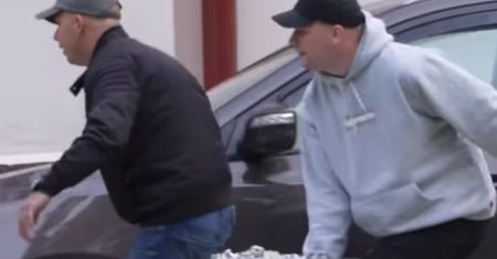 Skrzynia pod domem dziecka. Wiadomo, kto zostawił 100 tys.