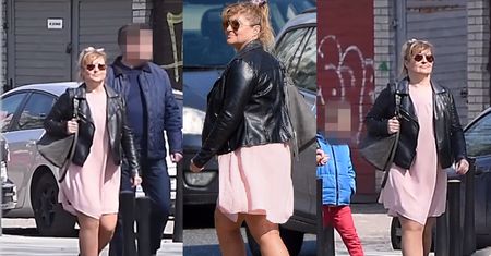Pastelowa Katarzyna Skrzynecka spaceruje w zwiewnej sukience