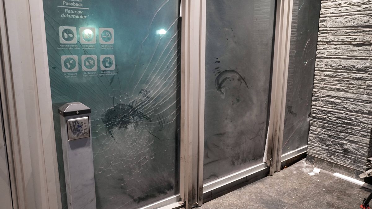 Jeden z zatrzymanych przyznał się do podłożenia bomby.