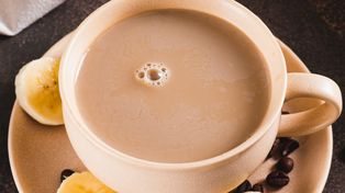 Zmiel i wymieszaj z kawą. Po takim napoju jelita będą pracować jak należy