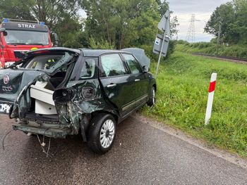 Groźne zdarzenie na przejeździe w Tuchowie. Kierująca zignorowała sygnalizację