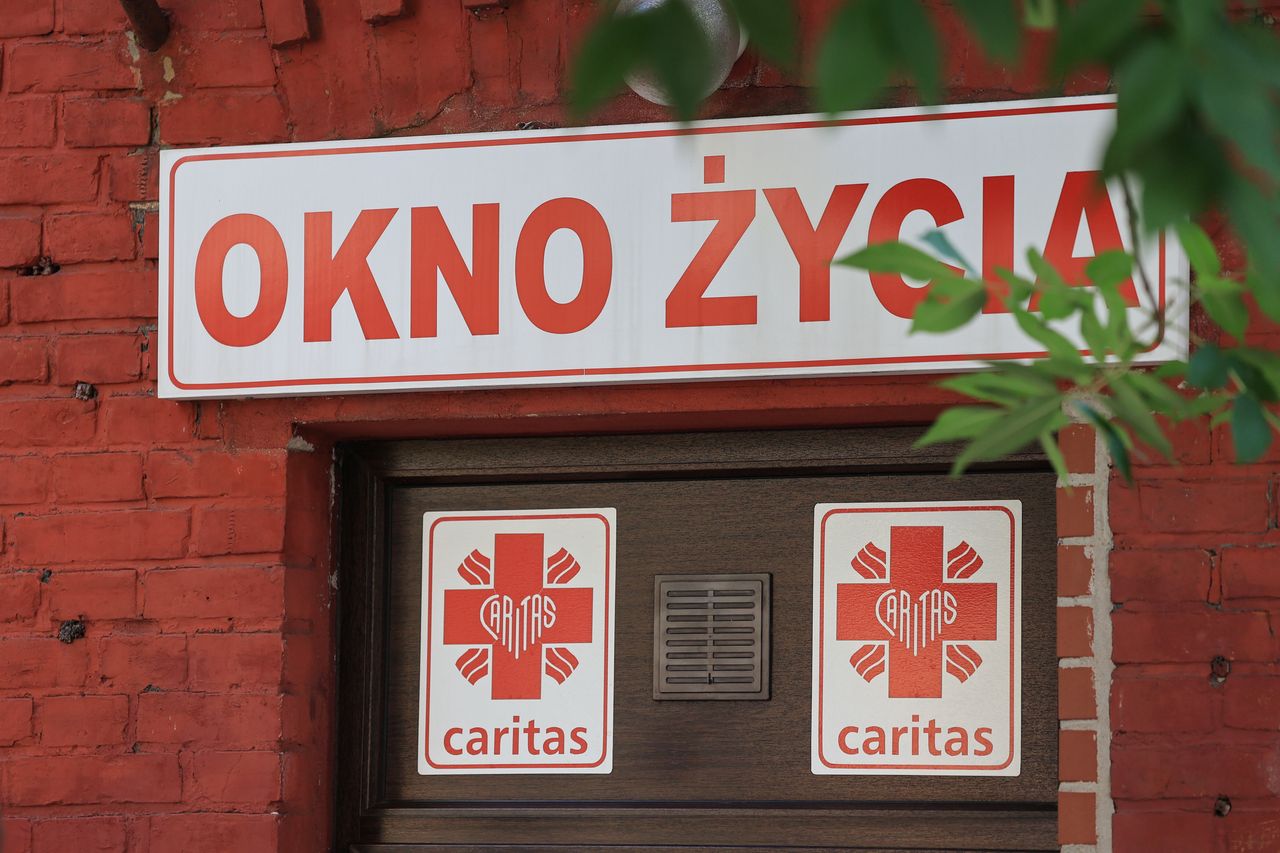 Alarm w Wielkopolsce. Niemowlę zostawione w oknie życia