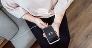 Jak wymienić baterię w telefonie? Wbudowana bateria nie jest przeszkodą