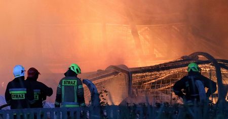 Orzesze. Pożar w hucie szkła. 19 osób ewakuowanych