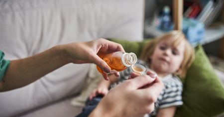 Popularny syrop na kaszel wycofany. W jednym z miast sprzedano 350 sztuk!