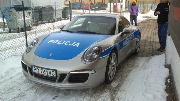 Polska policja w Porsche? Raczej nie [wideo]