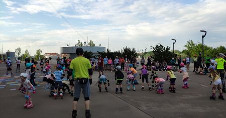 Odmrażanie sportu. Wrocław Rolkuje znów działa. Instruktorzy nauczą jazdy na rolkach